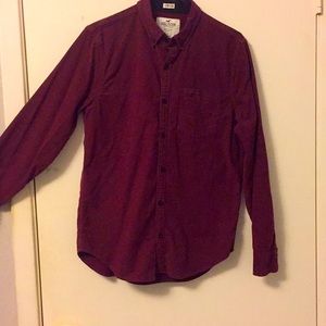 Men’s maroon shirt
